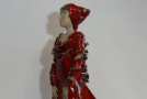 Ruaidh - vrouw met wapperende jurk .steengoed gebakken met rood effect glazuur.
ca 47 cm hoog
